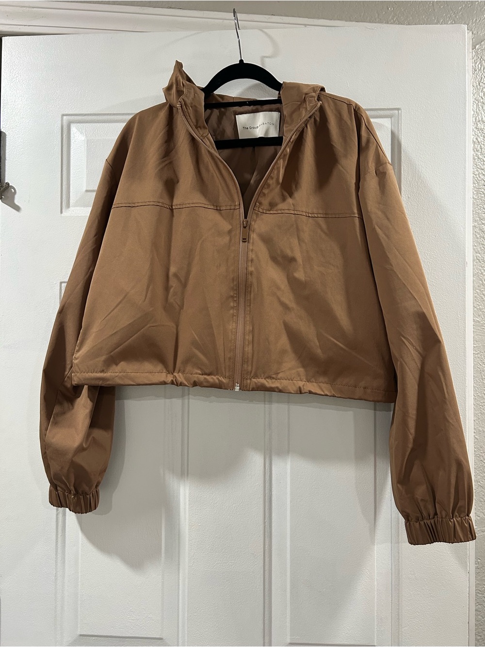 Aritzia Babaton Wilde Jacket
Slick matte twill hooded windbreaker - Picture 2 of 11
